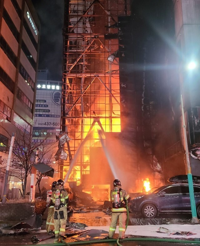 인천 남동구 “그랜드 팰리스호텔” 화재.. 인명피해 발생.. 소방 대응 2단계 발령 [영상]