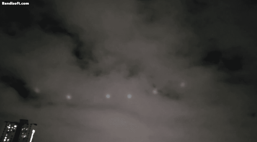 현재 난리난 인천 하늘 UFO 미확인 물체 영상.. 하늘에 여러개의 불빛이 나타났다 [영상]