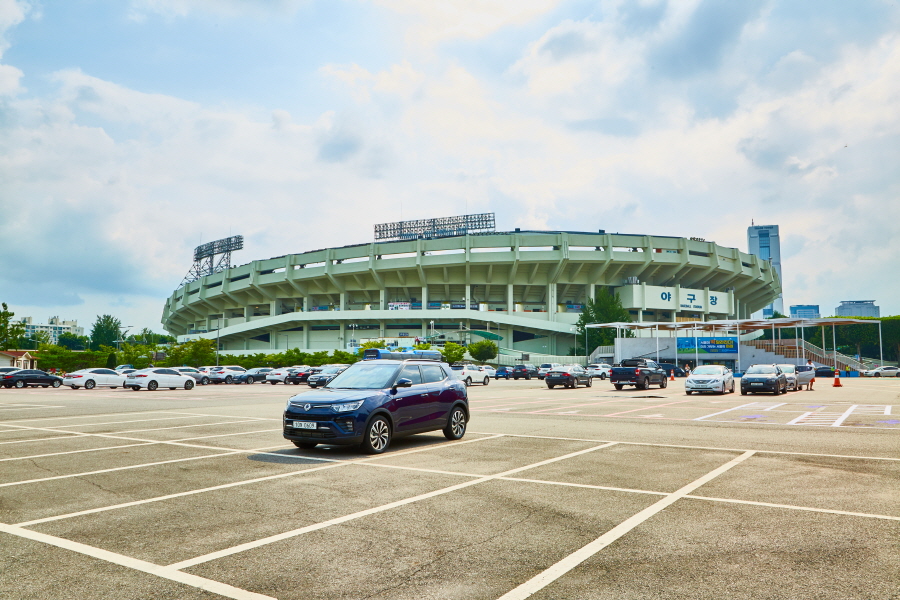 잠실야구장 주차장 납치미수 경찰 수사중.. 여성을 입 막고 끌고 가려다 저항하자 도주