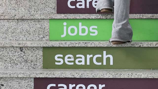 안정적 일자리, 60대 이상 상용직이 20대 추월…세대별 고용 격차 확대