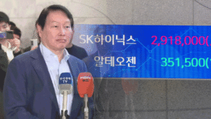 SK하이닉스, 25년 만에 시가총액 1위 등극…삼성전자 자리 꿰차