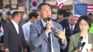 모스탄 교수, 경찰 불출석 관련 기자회견… "약속된 편의 불이행"