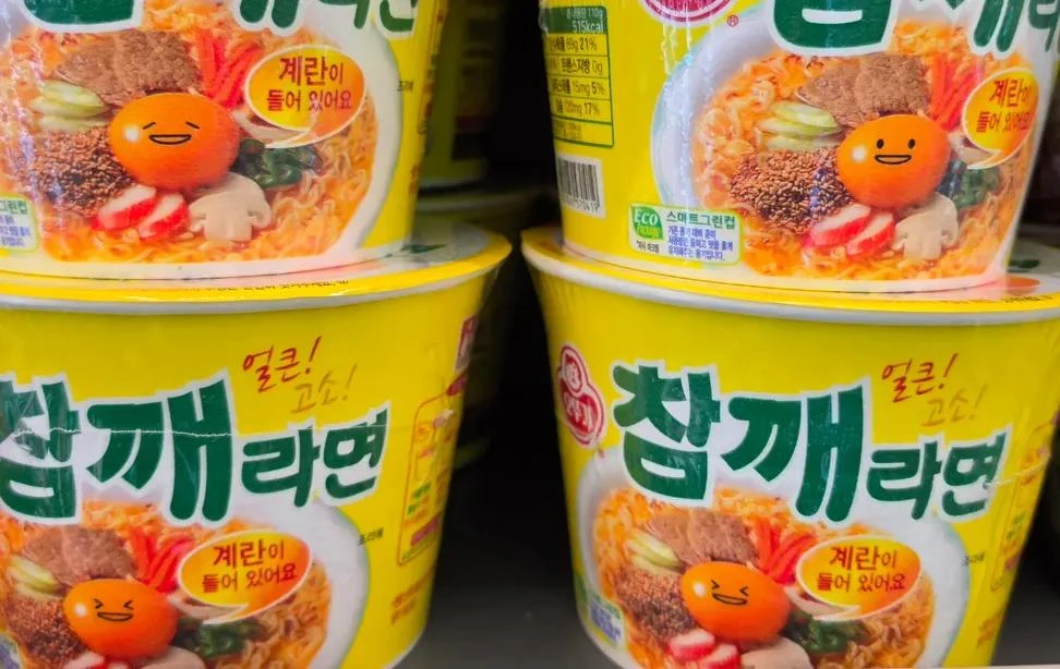 계란마다 다른 참깨라면 표정.jpg