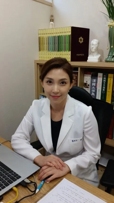 과거 악행을 저지른 아름다운 한의사