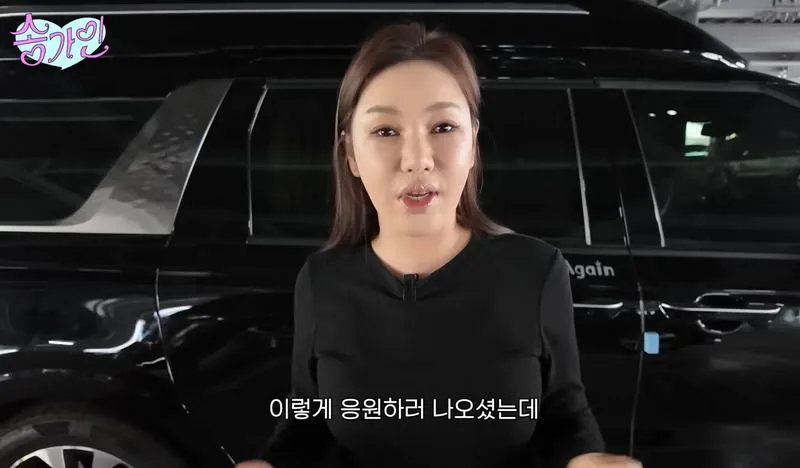송가인, 팬이 보이지 않자 직접 찾아가다.jpg