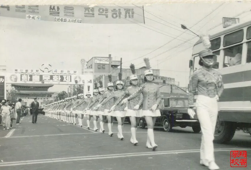 1960년대 학교 여고생들.jpg