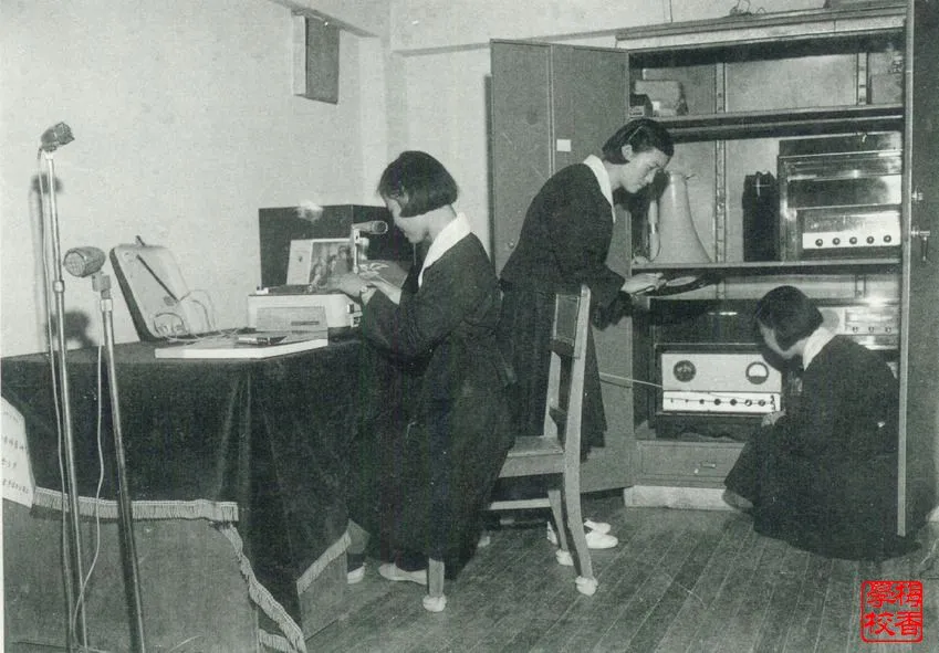 1960년대 학교 여고생들.jpg