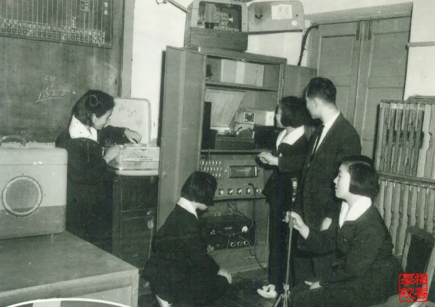 1960년대 학교 여고생들.jpg