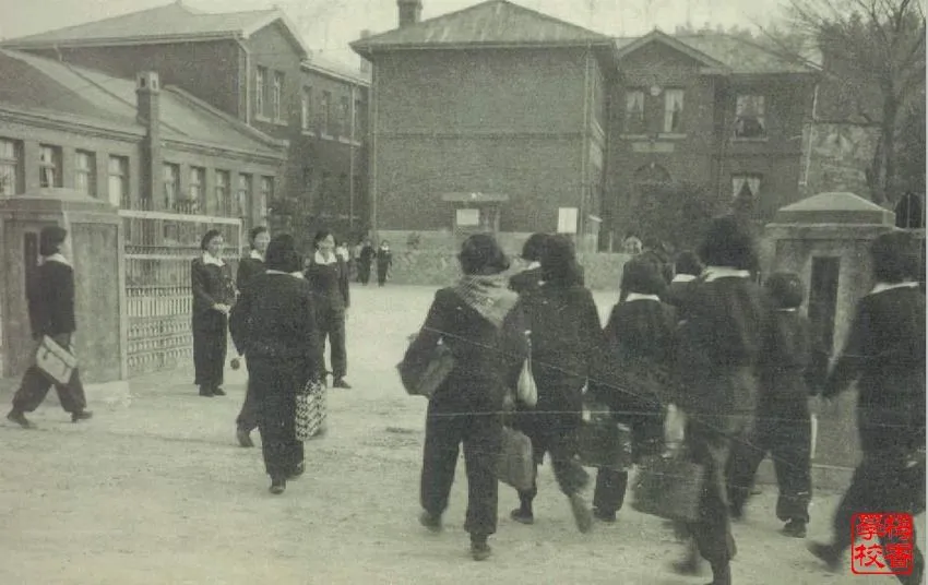 1960년대 학교 여고생들.jpg