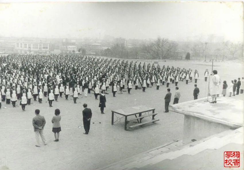 1960년대 학교 여고생들.jpg