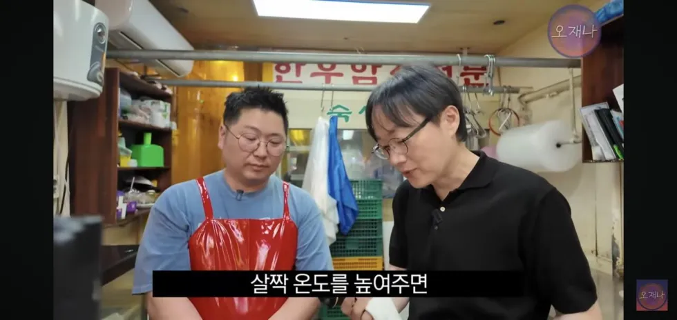햄 슬라이셔로 대패삼겹살을 썰어보았다는 김재환 피디