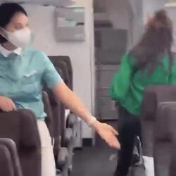 비행기에서 우연히 만난 친누나.gif
