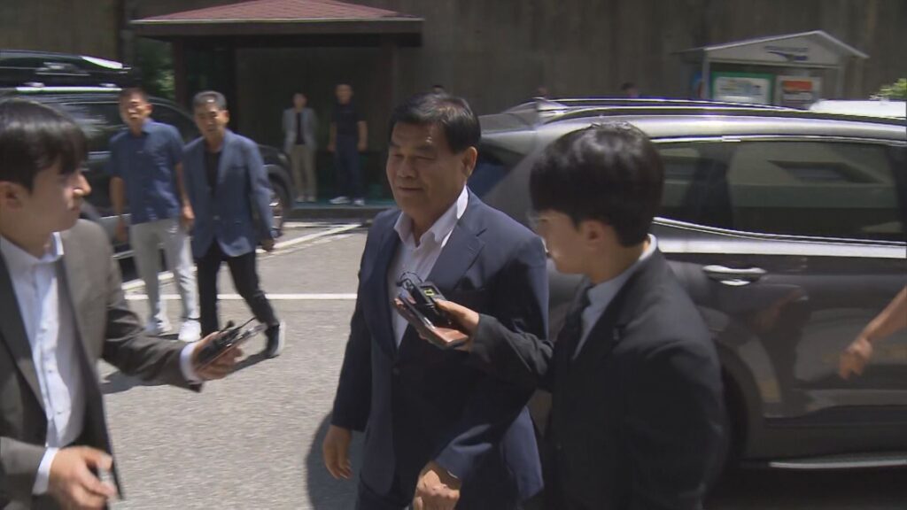 1천만원 배달 사고에서 시작된 11억원대 뇌물 사건, 전직 시장 징역 9년 6개월 선고