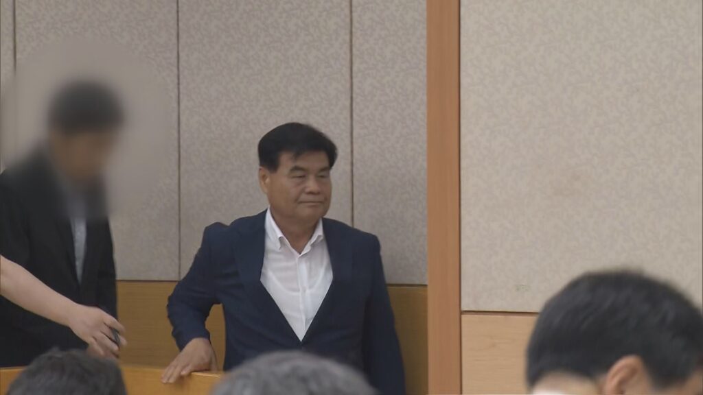 1천만원 배달 사고에서 시작된 11억원대 뇌물 사건, 전직 시장 징역 9년 6개월 선고