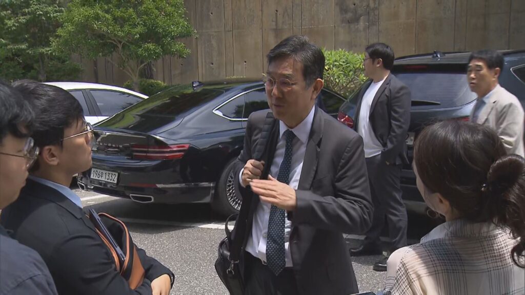 1천만원 배달 사고에서 시작된 11억원대 뇌물 사건, 전직 시장 징역 9년 6개월 선고