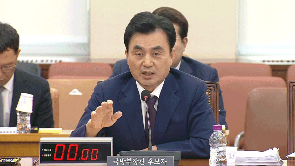 안규백 국방장관, 군 복무 중단 의혹 재점화…병적 기록 공개 요구에 '침묵'