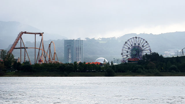 경주월드 롤러코스터, 급강하 직전 멈춤… 2일 전 관람차 사고 이어져