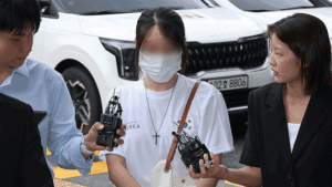 체육단체 직원 출입 막은 '올다르크' 여성, 경찰 구속영장 신청
