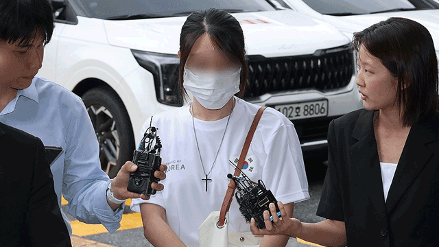 체육단체 직원 출입 막은 '올다르크' 여성, 경찰 구속영장 신청