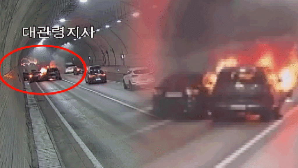 연휴 첫날 영동고속도로 대관령 터널 차량 화재…동해안 교통 혼란
