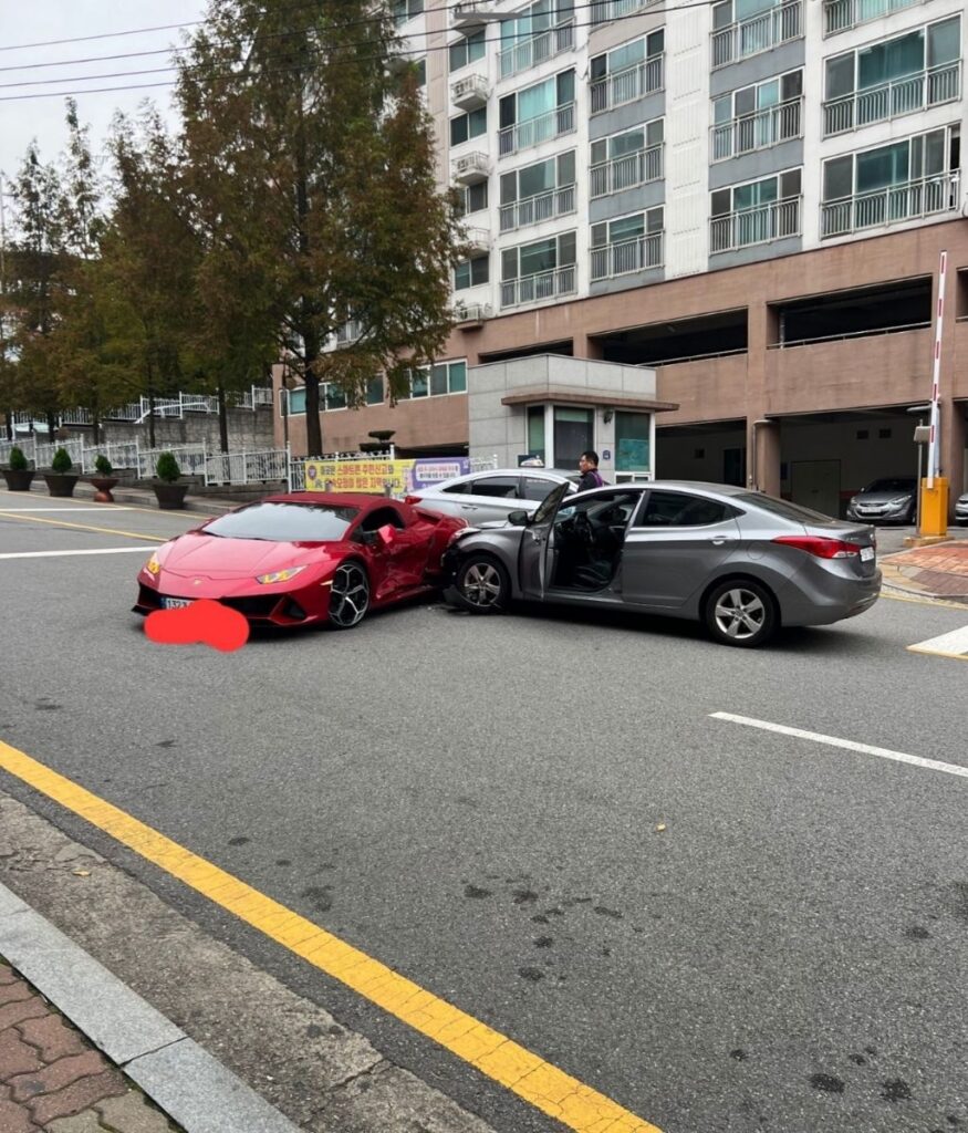 람보르기니 우라칸과 아반떼 사고, 최종 결론은?