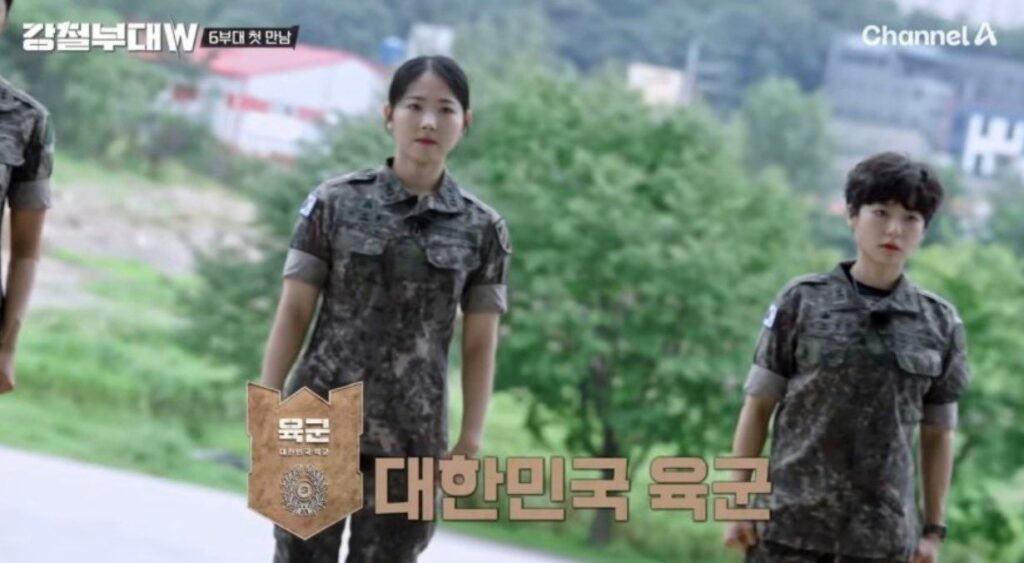 외모 역대급 여군 사진
