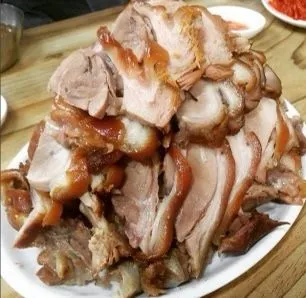 비계 듬뿍 돼지고기 요리