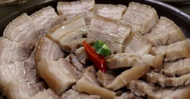 비계 듬뿍 돼지고기 요리