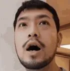 택시기사가 두 발로 운전해야 한다고 말함.jpg