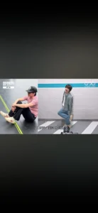 서있거나 앉아있거나 보는 방향은 동일하네 ㅎㅎㅎ