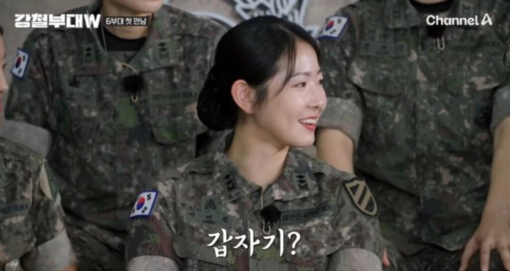외모 역대급 여군 사진