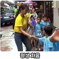 아이들을 처음으로 패스트푸드점에 데려간 빈민가 이야기