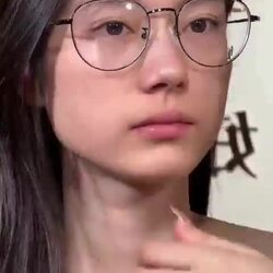 메이크업하는 언니