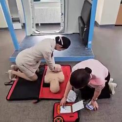 항공과 여대생의 CPR 실습 영상