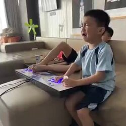 너따위는 발로 해도 이겨