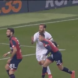 축구 역사상 최고의 터치.gif