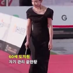 60세 배우 도지원, 올해 나이 공개