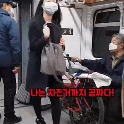 노약자석에 앉으려는 할아버지