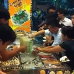 뷔페식당 중국인들.gif