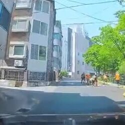 뒷걸음질도 보상해줘야하나 싶네요 ㄷㄷㄷ