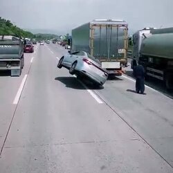 경부고속도로의 특이한 사고 현장 영상