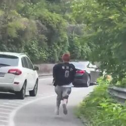 휴게소까지 전력질주, 똥 참기 챌린지