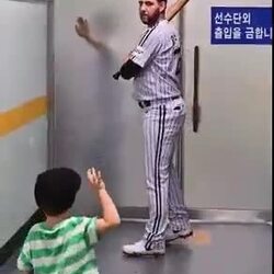 벤치 클리어링 오스틴 등장 ㄷㄷㄷㄷ