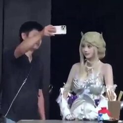 서비스 좋은 코스프레 누나들