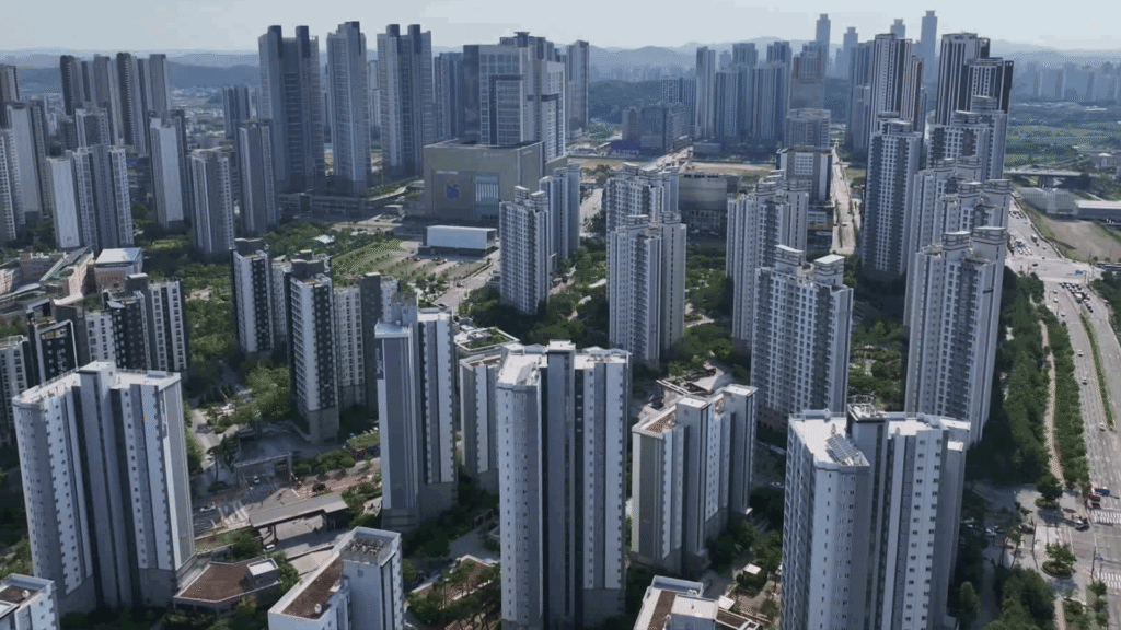 부동산 시장, 정부 세제 개편안 발표 앞두고 관망세 뚜렷… 강남 거래량 급감
