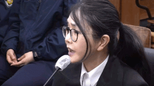 김건희 여사, 클러치백 수수 의혹에 "영부인은 클러치백이 필수…짝퉁도 샀다"