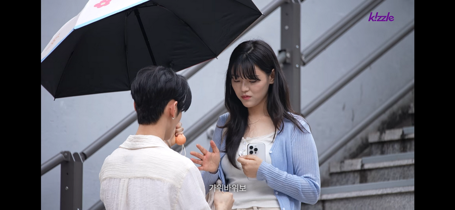 길을 막는 잘생긴 남자.jpg