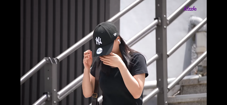 길을 막는 잘생긴 남자.jpg