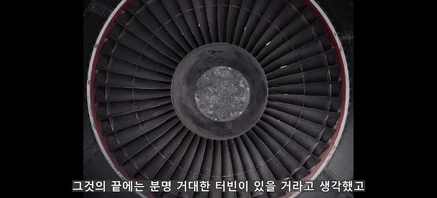 초대형 터빈에 빨려 들어간 남자에 대한 영상