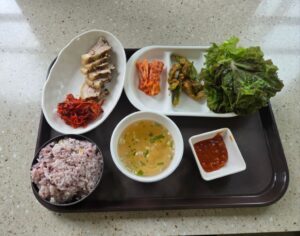 8500원 수육정식, 평가가 엇갈리다